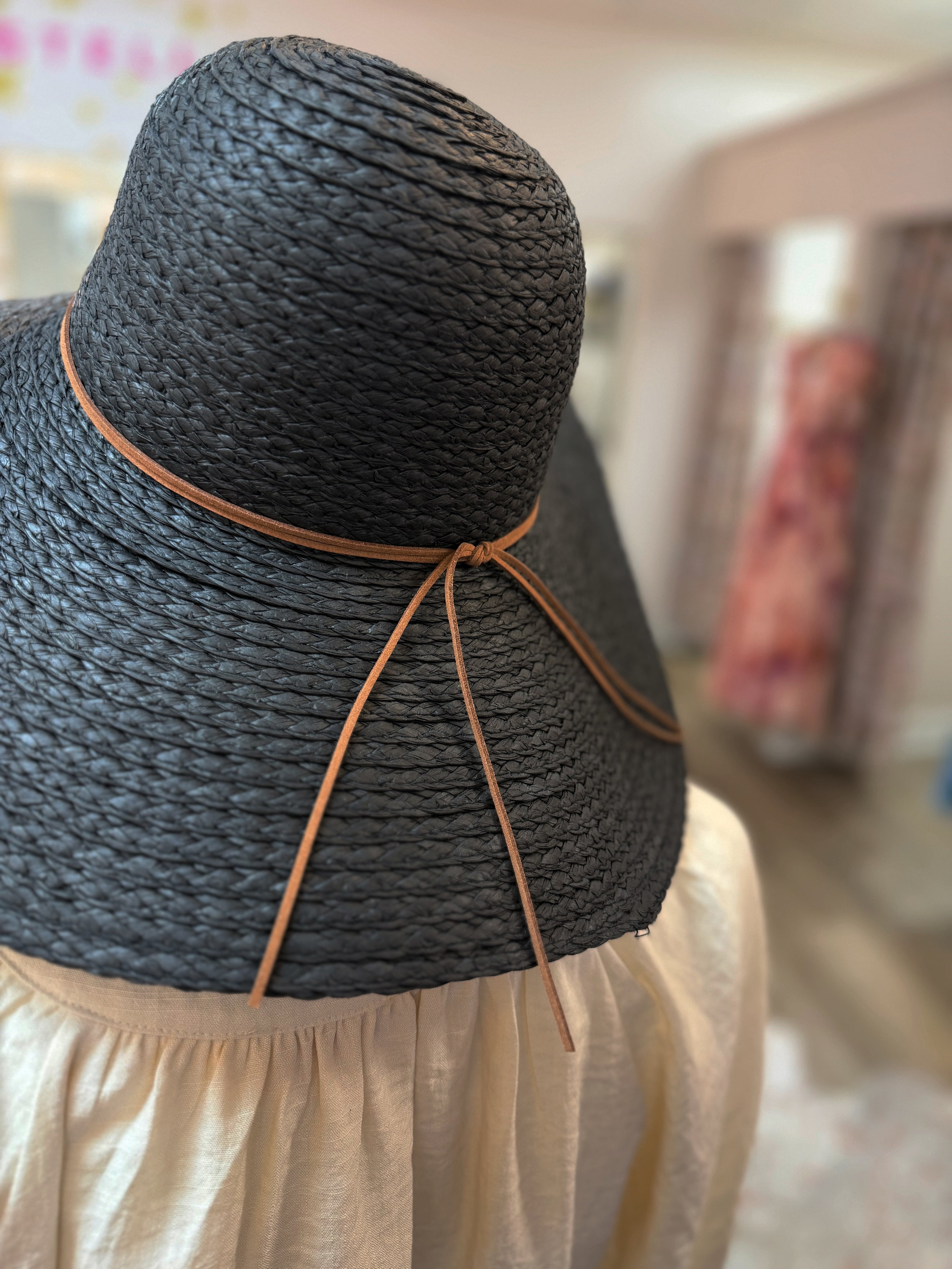 FLOPPY STRAW HAT