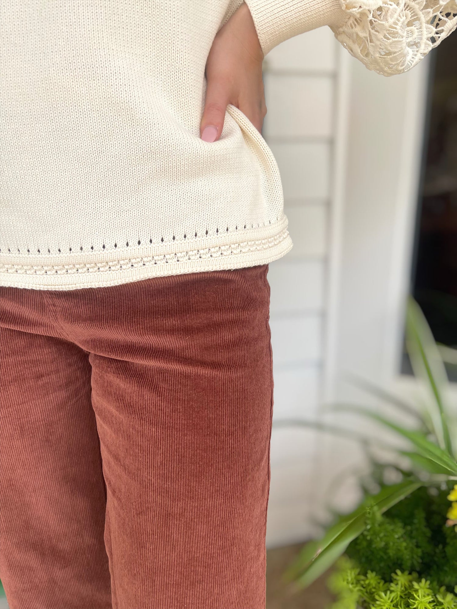 CREAM LACE SLEEVE SWEATER TOP