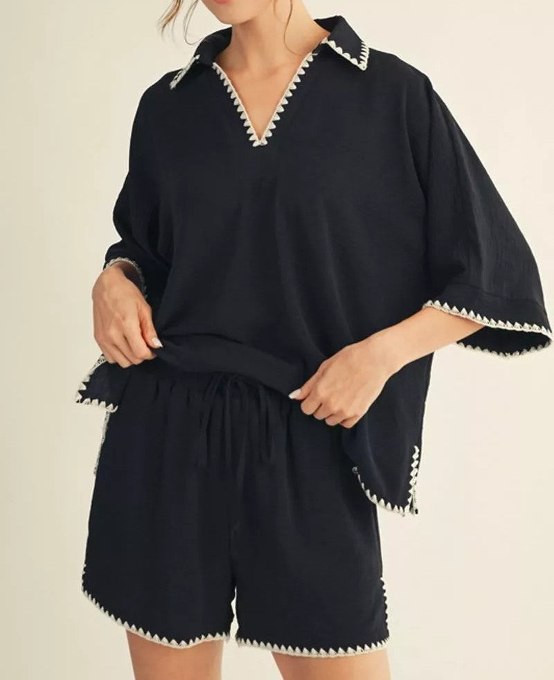 BLACK CRINKLE FABRIC SCALLOP EMBROIDERY DETAIL 3/4 SLEEVE TOP