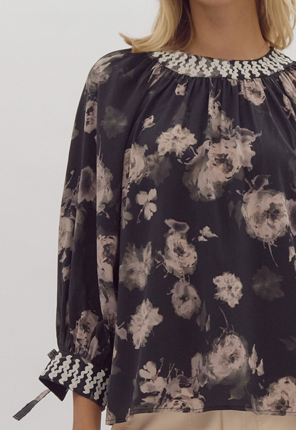 BLACK FLORAL PRINT RIC RAC ACCENT 3/4 SLEEVE TOP