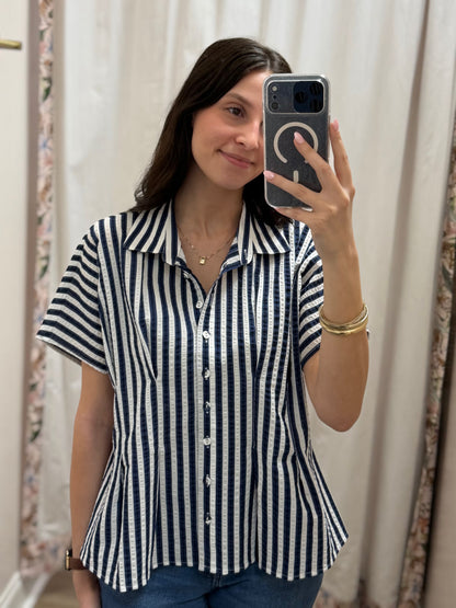 BLUE STRIPE SEERSUCKER PRINT BUTTON UP SHORT SLEEVE TOP
