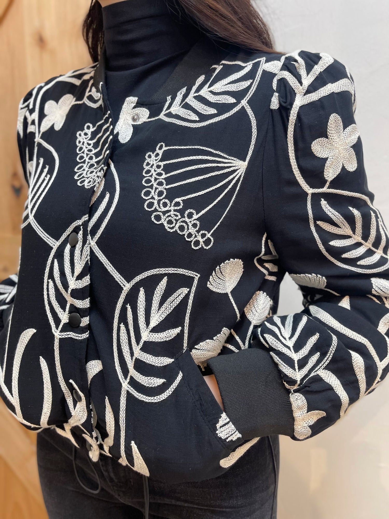 BLACK/WHITE EMBROIDERED FRONT BUTTON UP LONG SLEEVE PUFFER JACKET