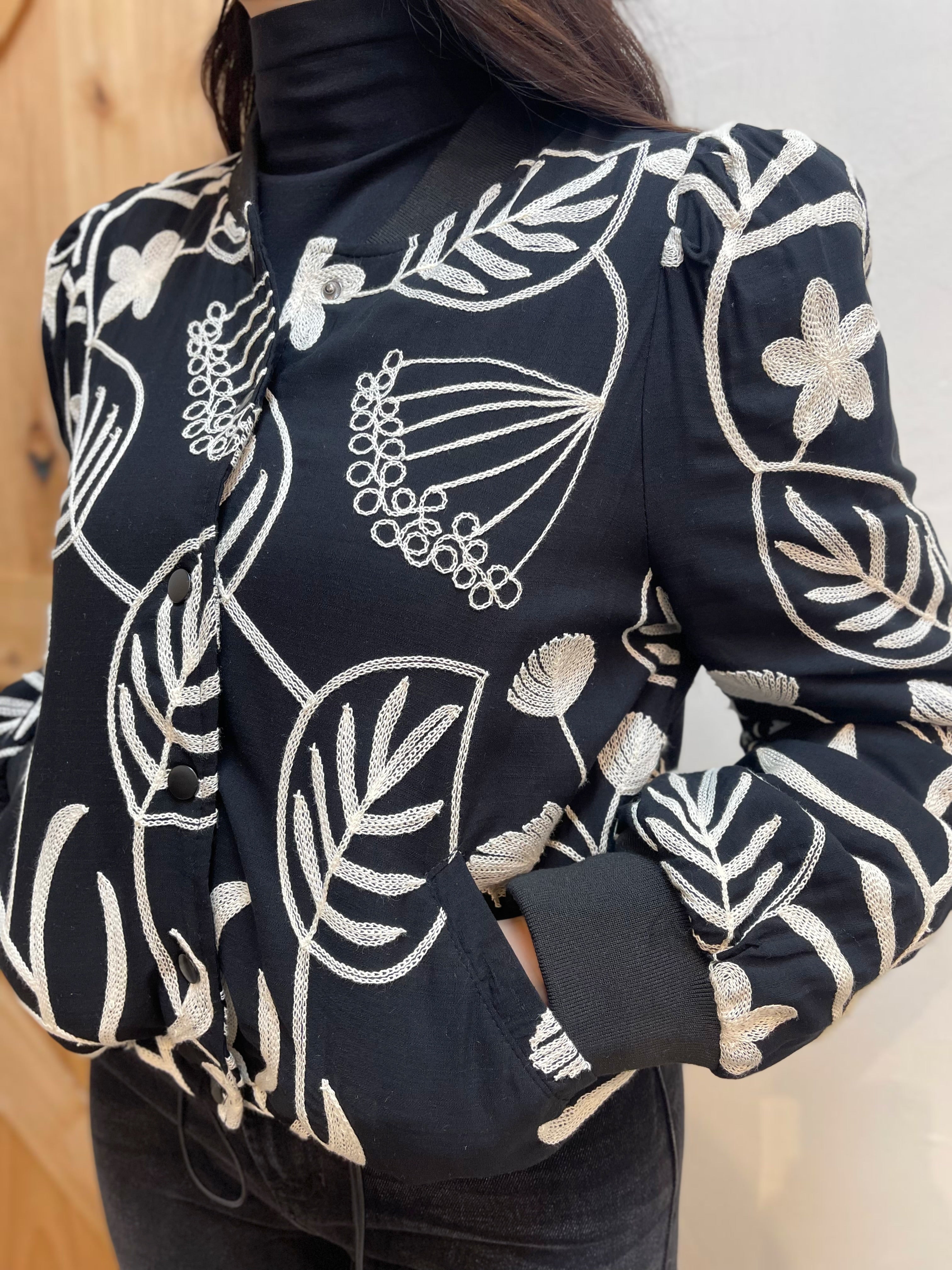 BLACK/WHITE EMBROIDERED FRONT BUTTON UP LONG SLEEVE PUFFER JACKET