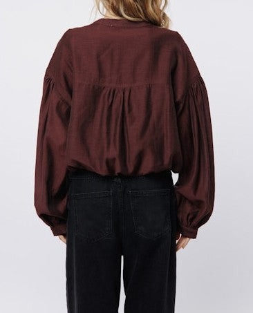 MAROON HENLEY BUBBLE HEM LONG BALLOON SLEEVE DOE TOP