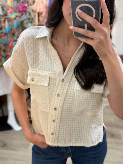 NATURAL BREEZY CRINKLE GAUZE SHORT SLEEVE BUTTON UP TOP