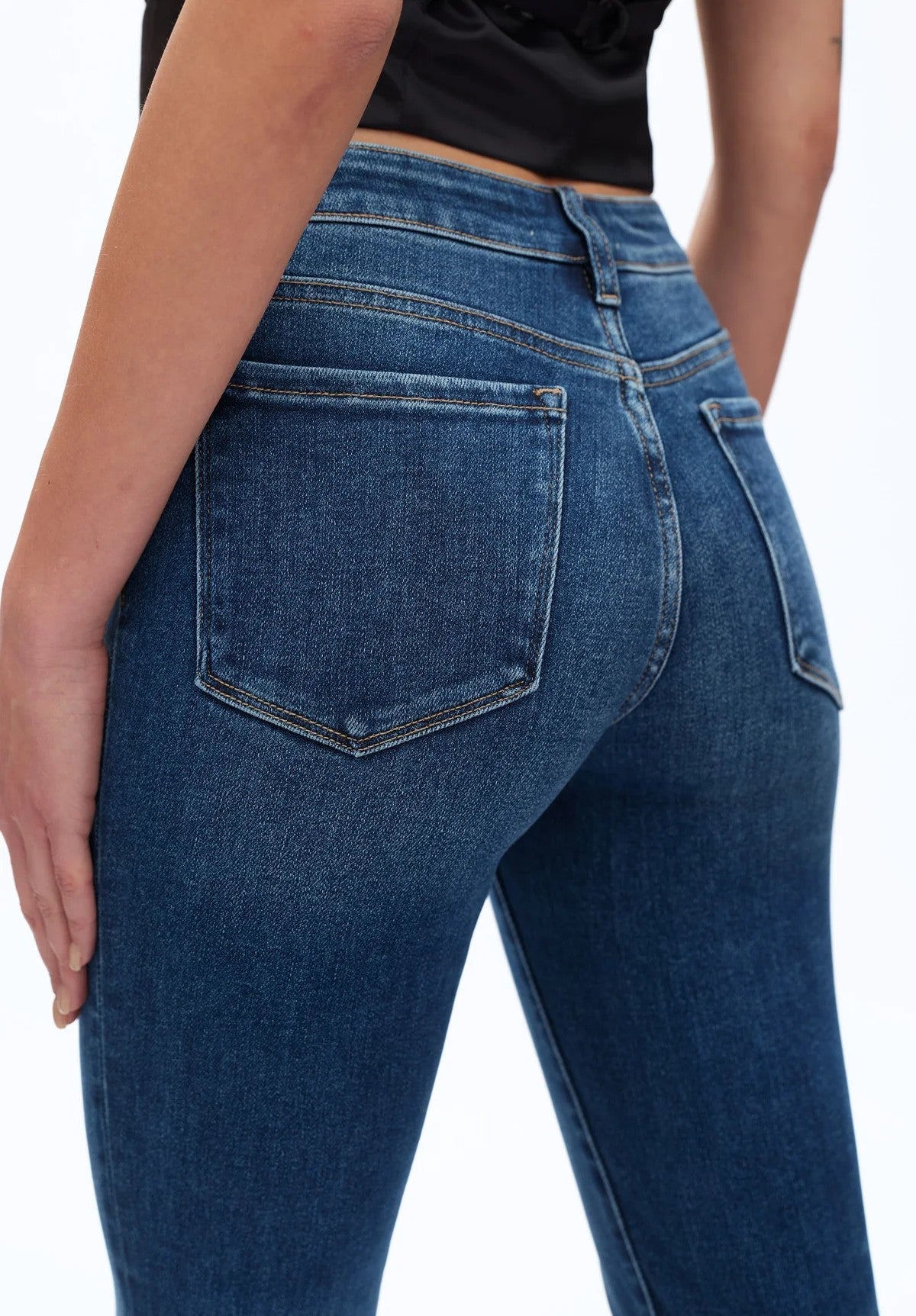 MEDIUM/DARK INDIGO MID RISE STEPPED FRAYED HEM CROPPED BOOTCUT DIAMOND JEANS