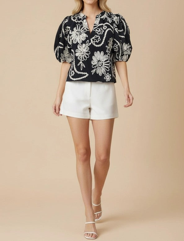 NAVY FLORAL EMBROIDERY SHORT BALLOON SLEEVE TOP