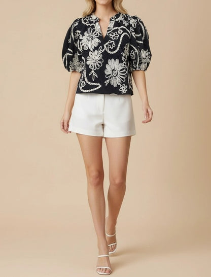 NAVY FLORAL EMBROIDERY SHORT BALLOON SLEEVE TOP