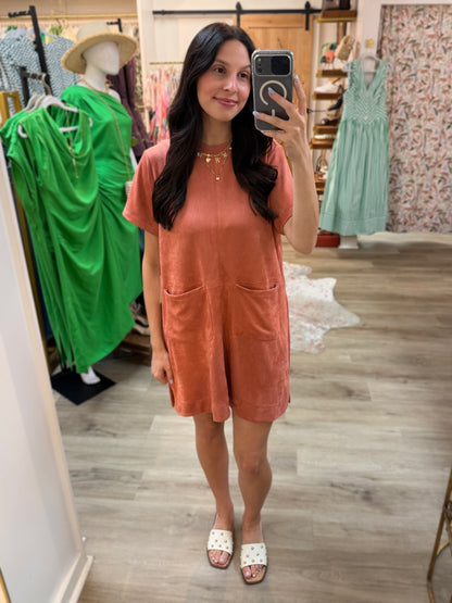 DUSTY ROSE FAUX MICROSUEDE RIB CONTRAST SHORT SLEEVE SHIFT MINI DRESS