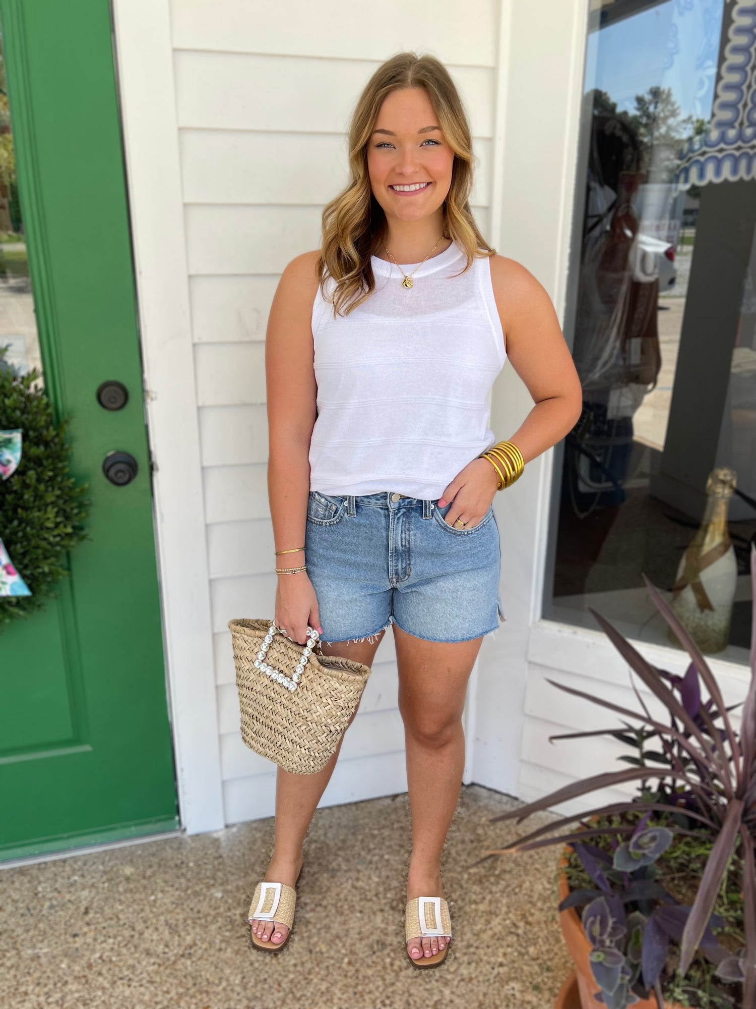 IVORY TEXTURED CREW NECK SLEEVELESS SWEATER