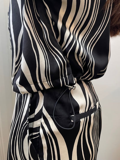 BLACK/IVORY PRINT BUTTON-DOWN ELASTIC HEM LONG SLEEVE SHIRT
