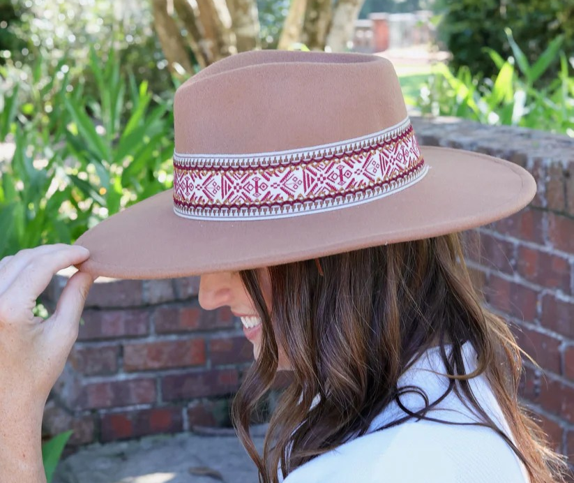 BROWN MARISA HAT W/ DETAILED BANDING