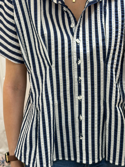 BLUE STRIPE SEERSUCKER PRINT BUTTON UP SHORT SLEEVE TOP