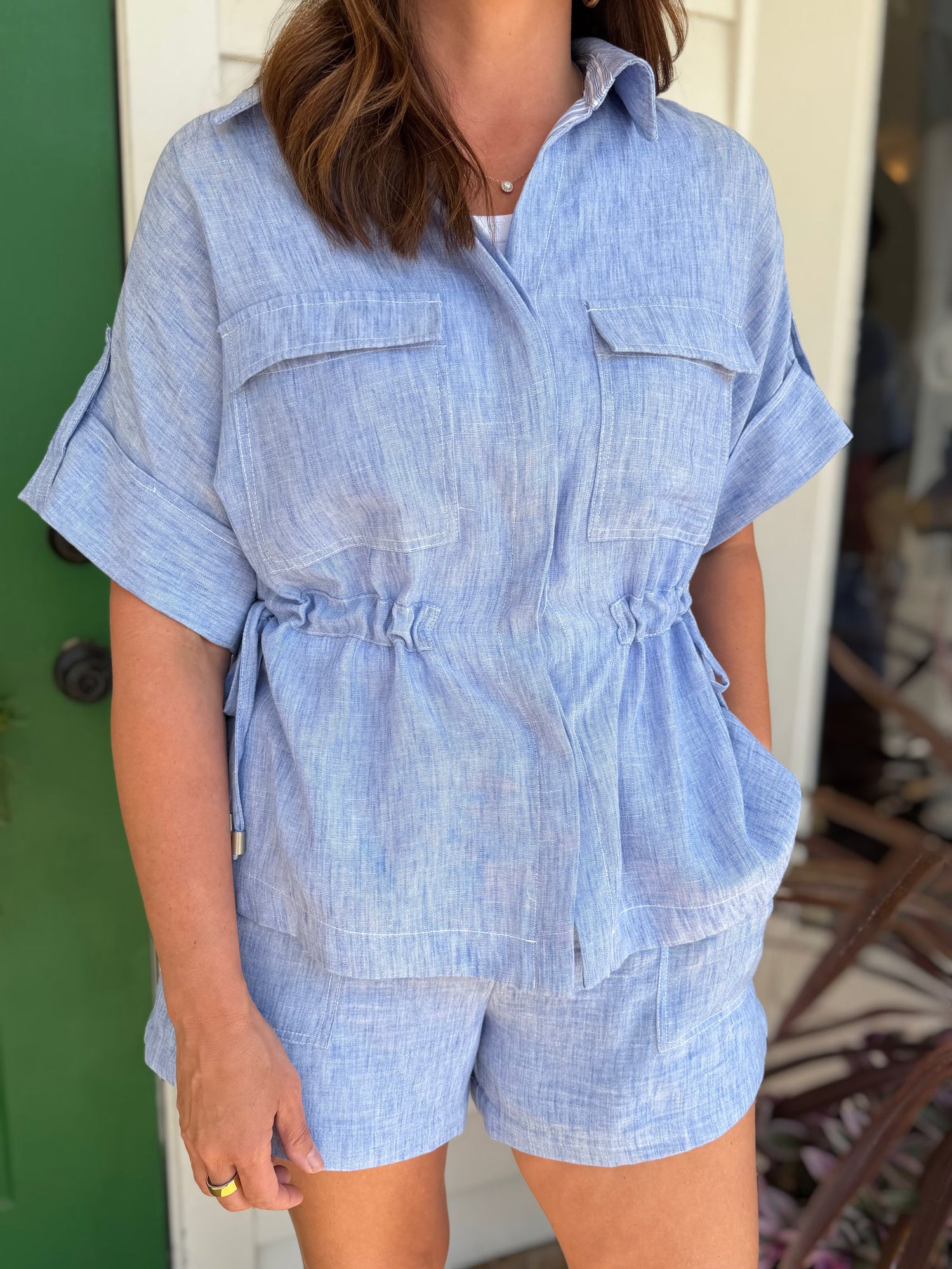 CHAMBRAY CINCHED WAIST SHORT ROLLED CUFF SLEEVE TOP