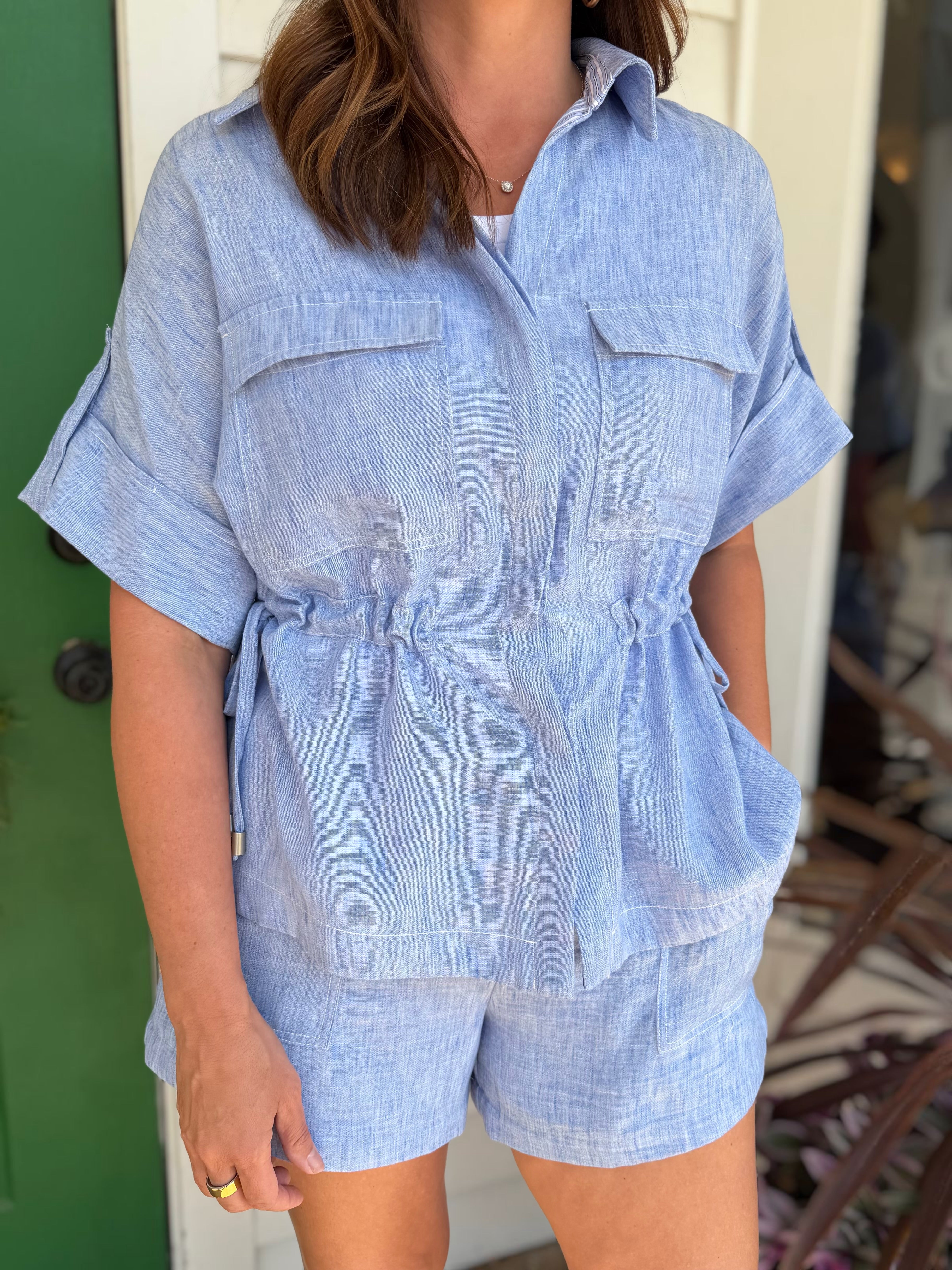 CHAMBRAY CINCHED WAIST SHORT ROLLED CUFF SLEEVE TOP
