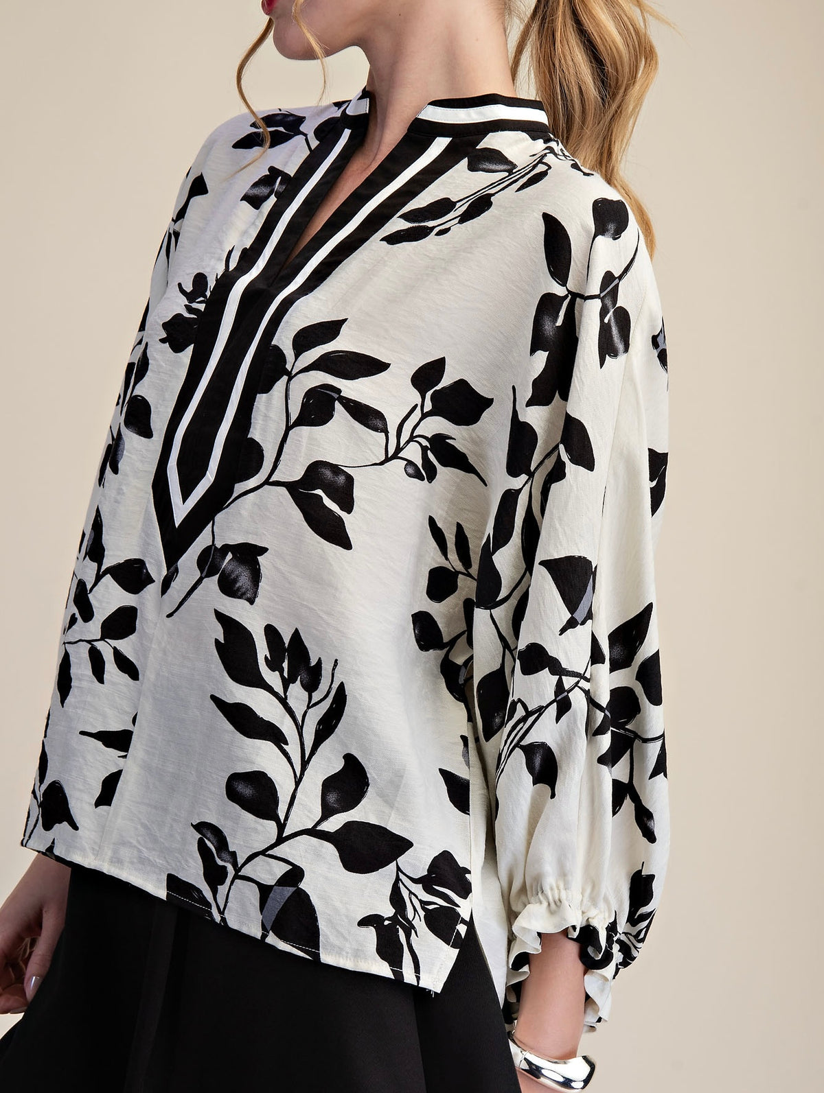BLACK PRINTED PLACKET TRIM VNECK PEASANT TOP