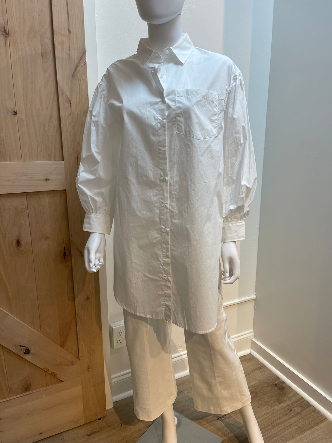 WHITE POPLIN BALLOON SLEEVE BUTTON UP