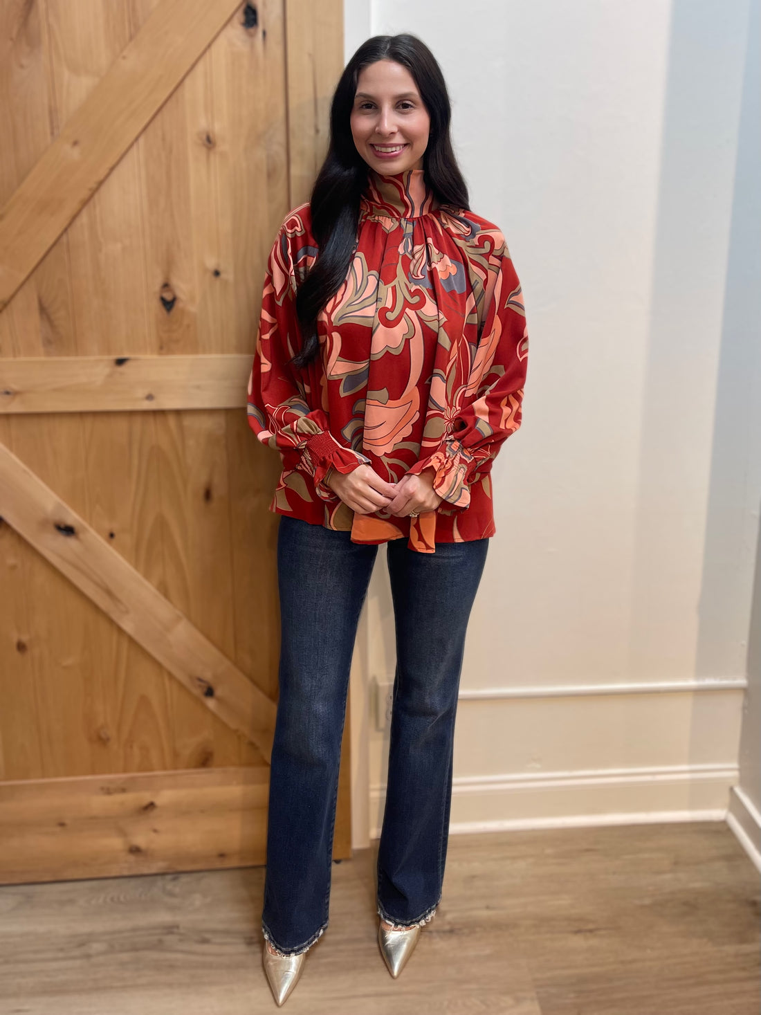 RUST PRINTED MOCK/TIE NECK FLOWY SLEEVE BLOUSE