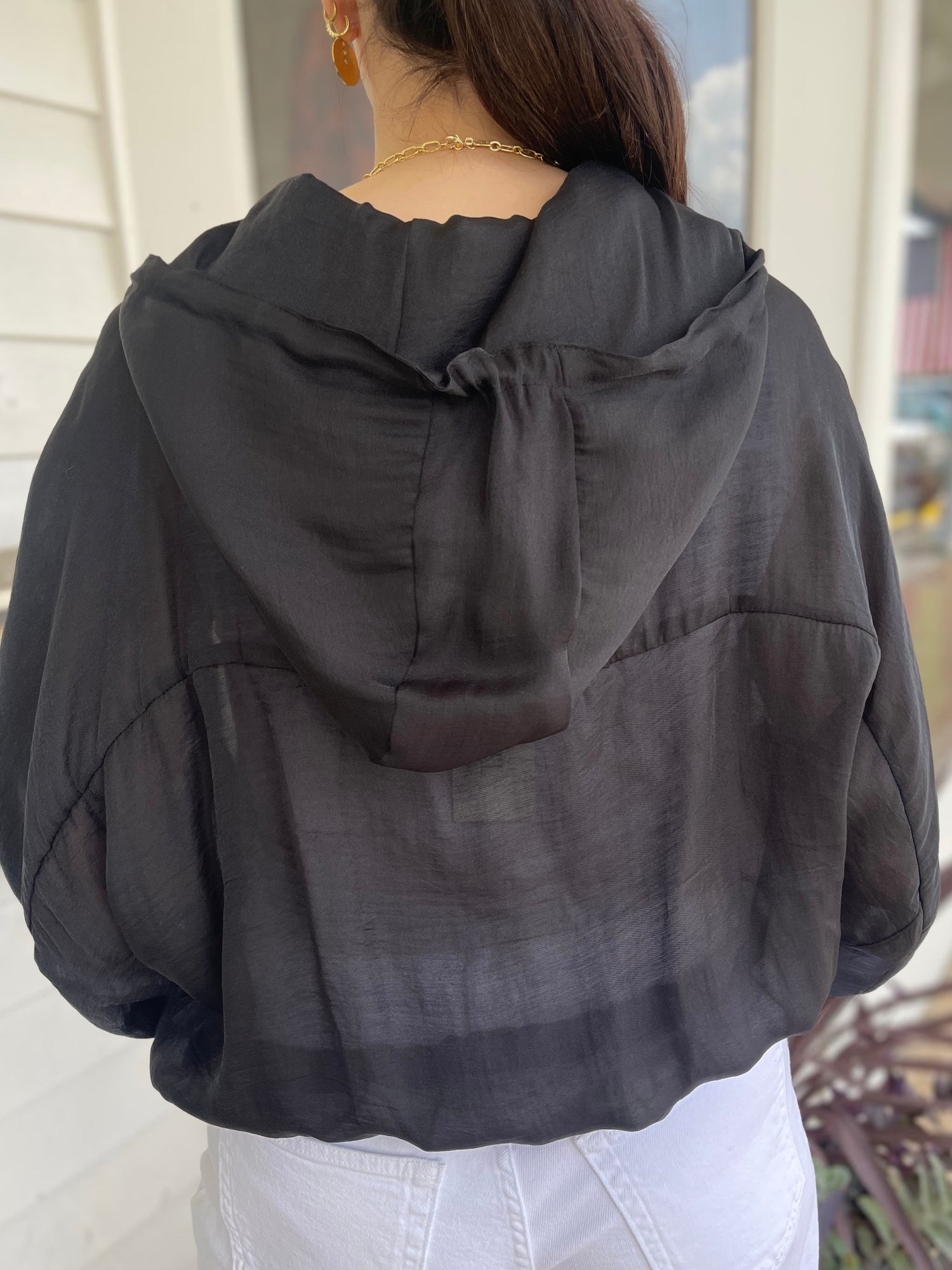 BLACK LIGHT WEIGHT HOODED SNAP-BUTTON UP JACKET