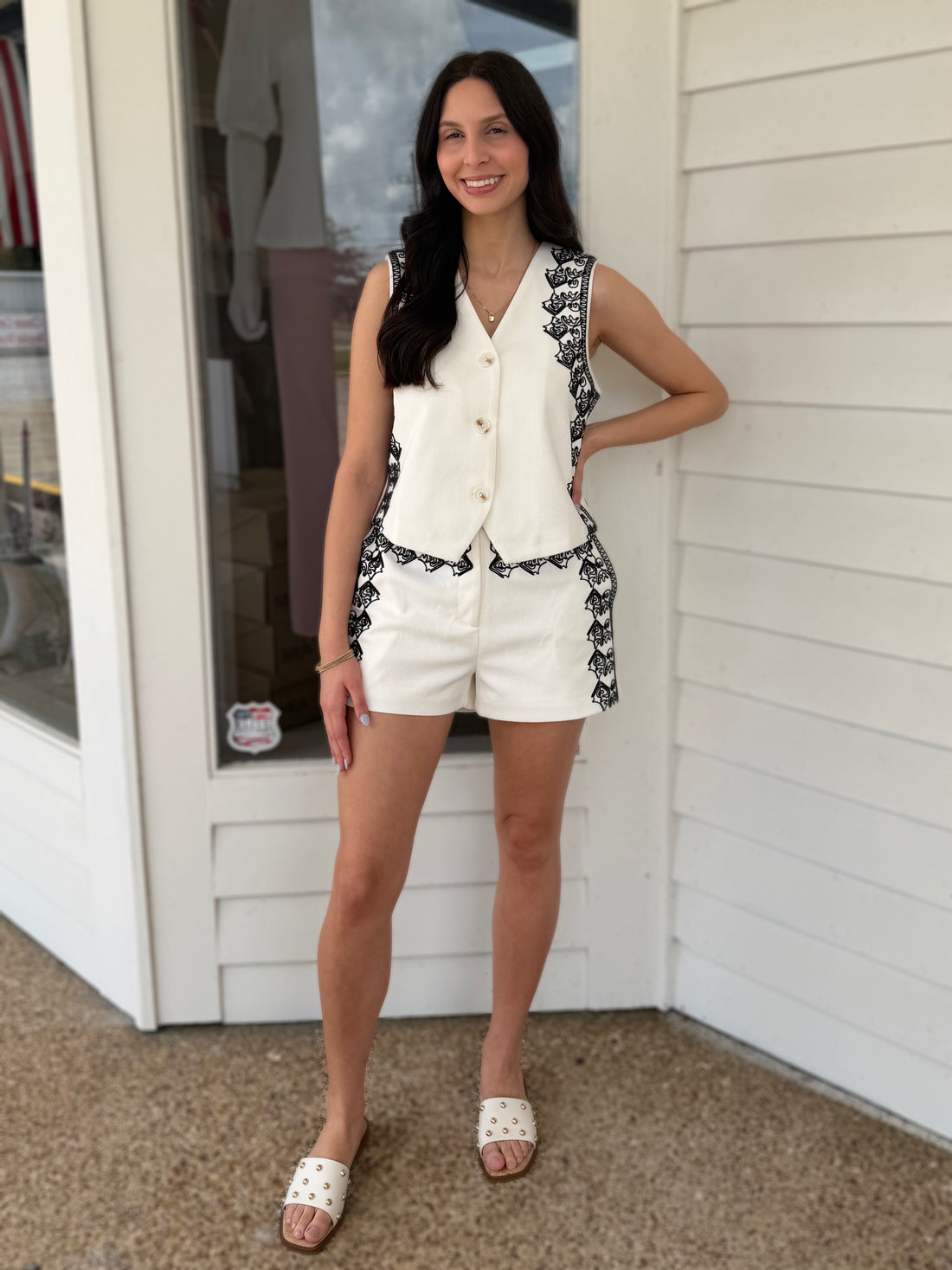 WHITE/BLACK EMBROIDERED SLEEVELESS BUTTON UP VEST TOP