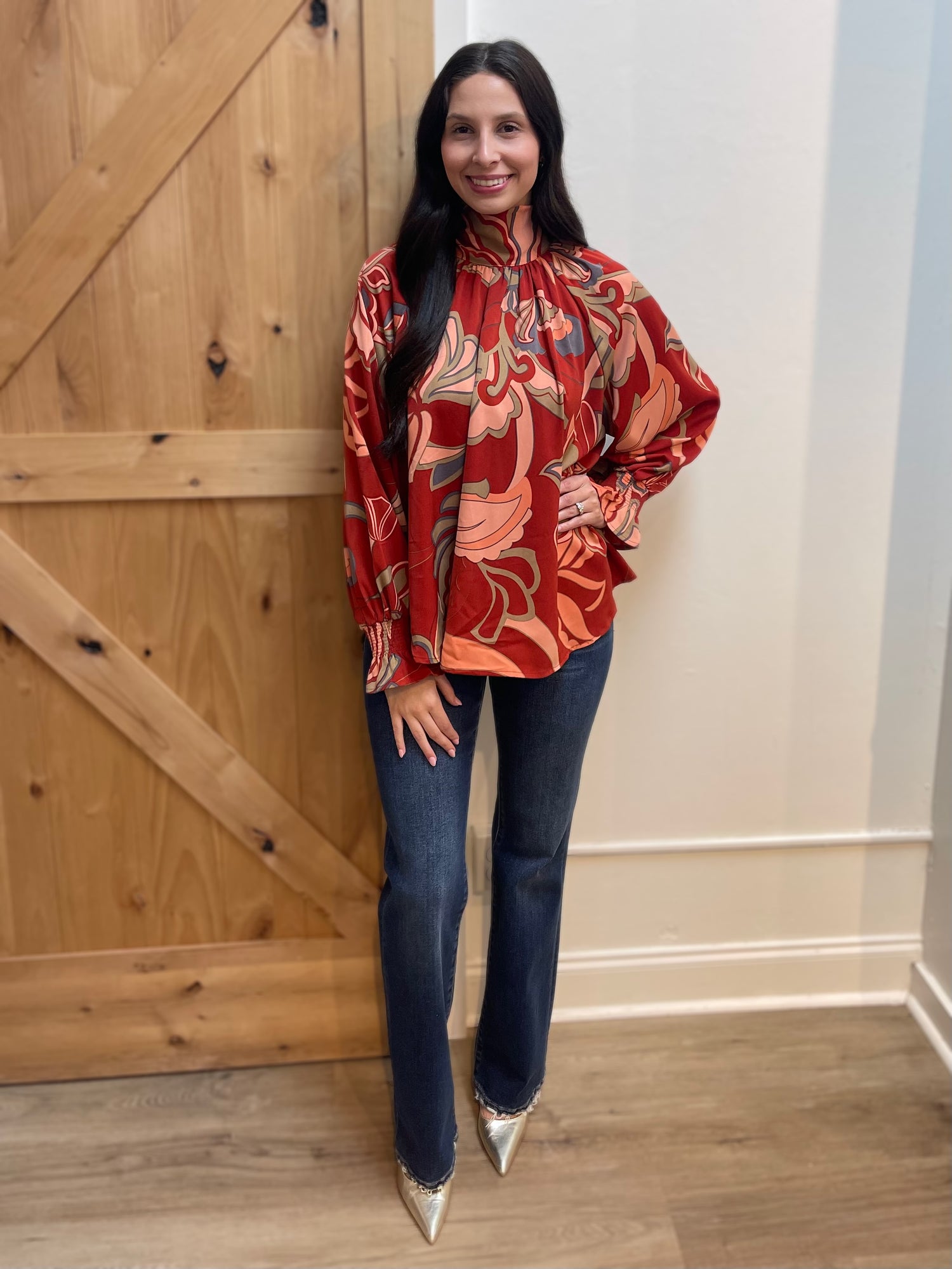 RUST PRINTED MOCK/TIE NECK FLOWY SLEEVE BLOUSE