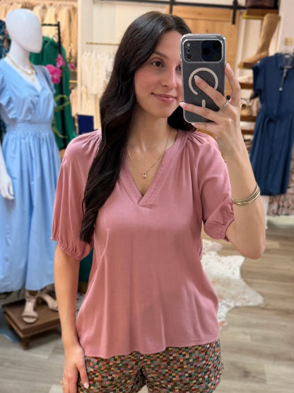 DARK MAUVE LINEN SPLIT V NECK SHORT PUFF SLEEVE TOP