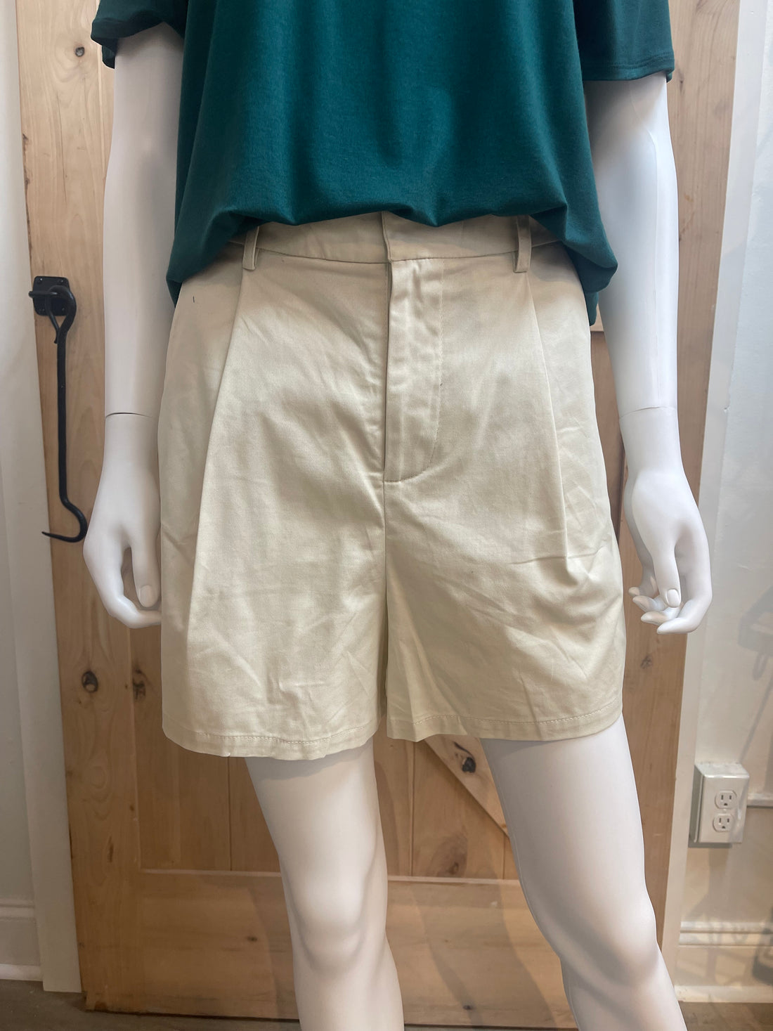LT. TAUPE BERMUDA SHORTS