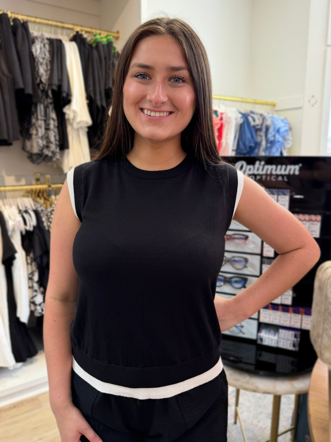 BLACK/IVORY DOUBLE LAYERED SLEEVELESS KNIT TOP