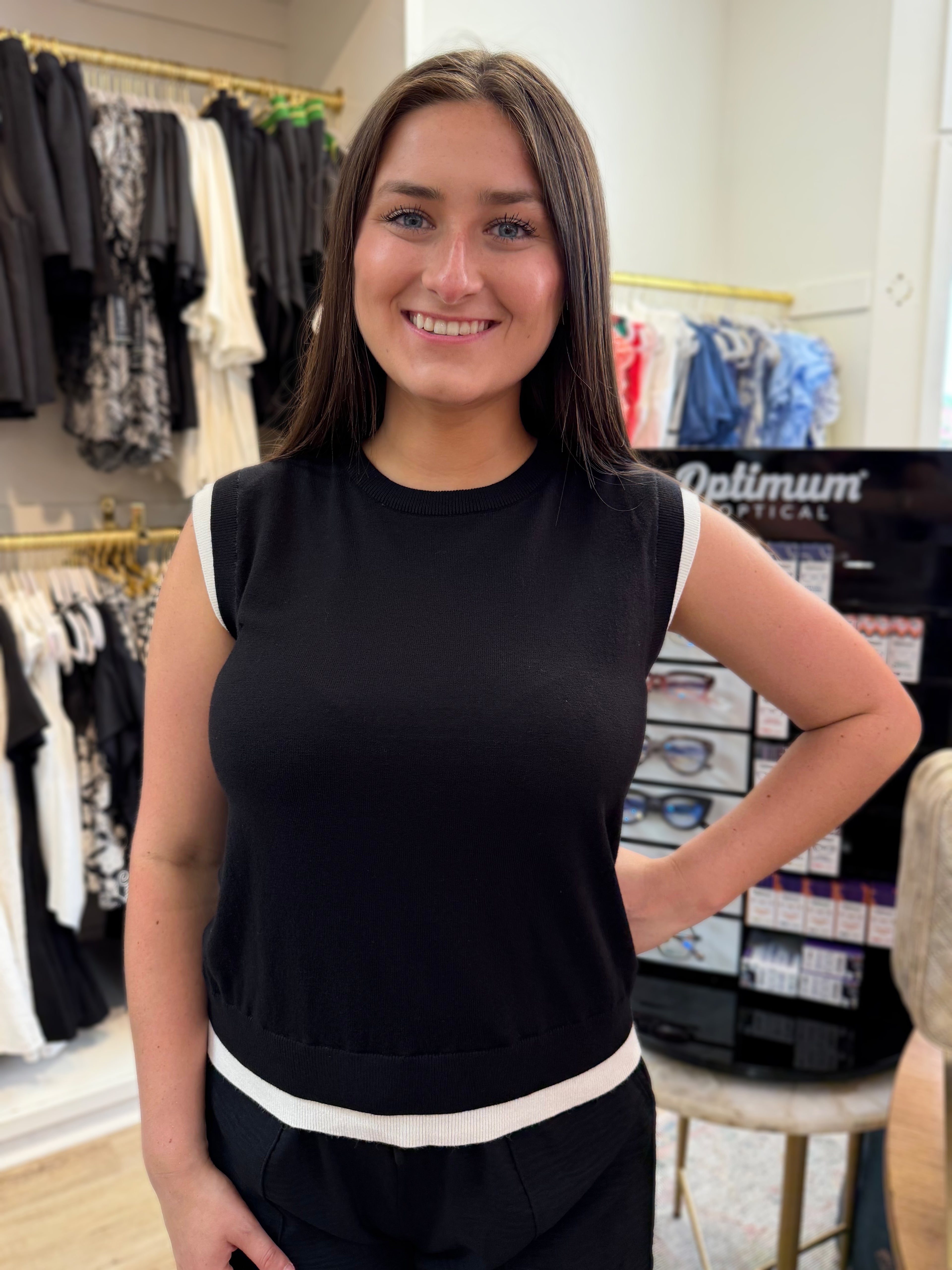 BLACK/IVORY DOUBLE LAYERED SLEEVELESS KNIT TOP