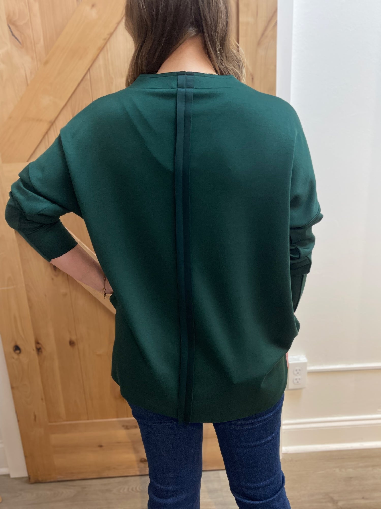 HUNTER GREEN SOLID KNIT FRONT PATCH POCKET LONG SLEEVE TOP