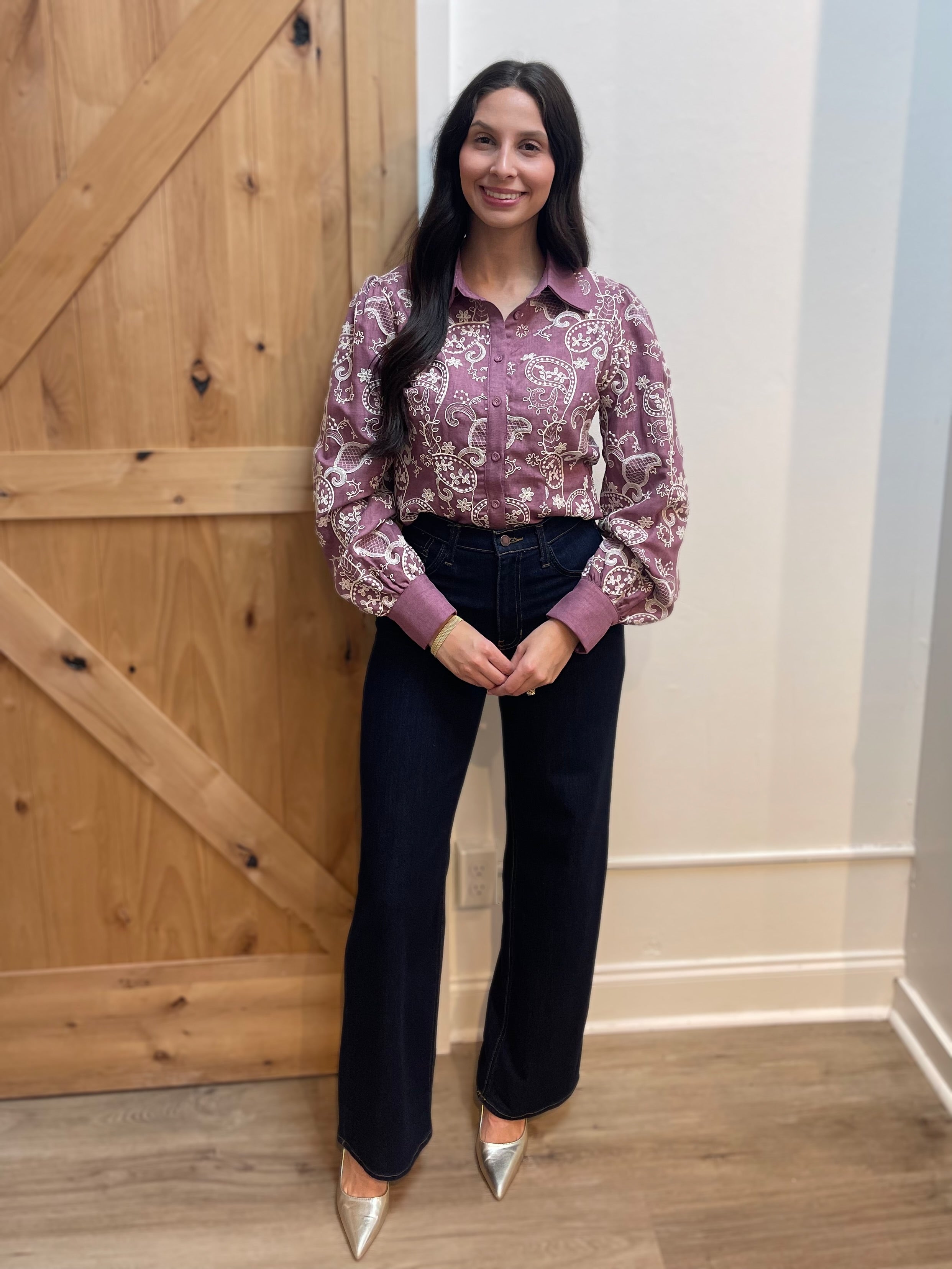 MAUVE/CREAM EMBROIDERED COLLARED BUTTON UP LONG SLEEVE TOP