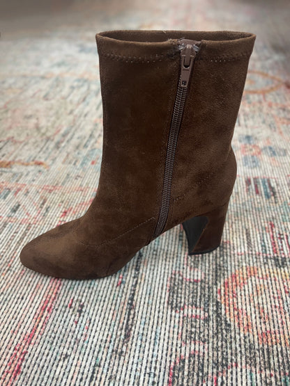 CHOCOLATE BROWN SUEDE THIVA BOOT