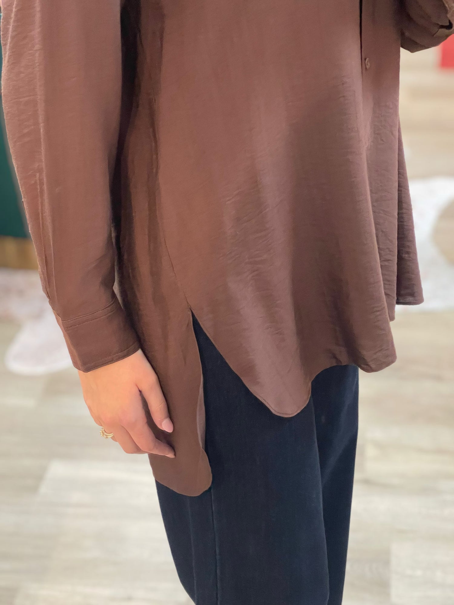 BROWN RELAXED FIT LONG SLEEVE BUTTON UP TOP