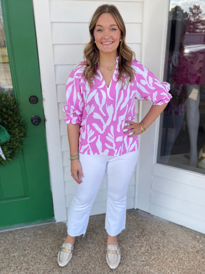 PINK/WHITE PRINTED VNECK TOP
