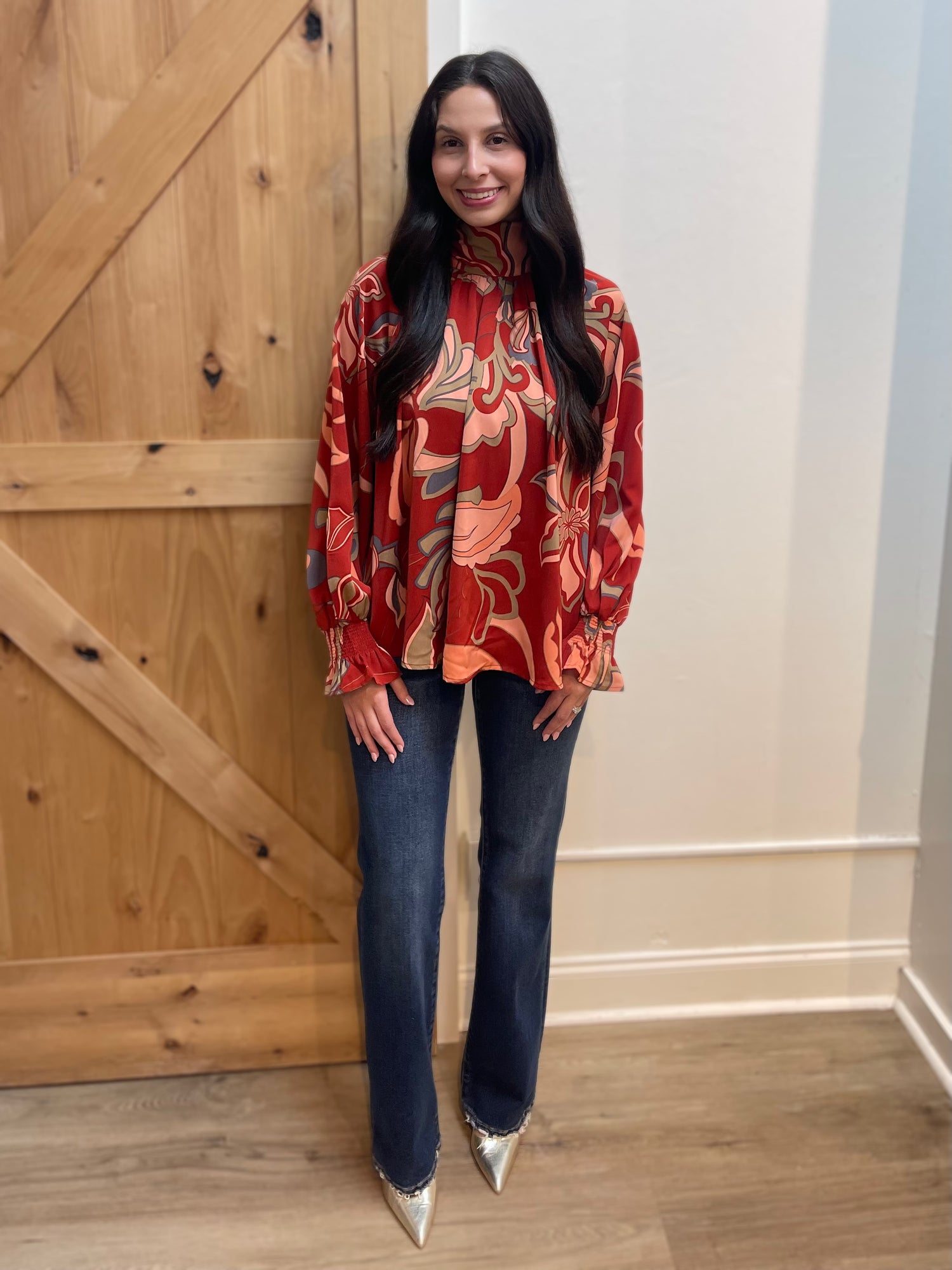 RUST PRINTED MOCK/TIE NECK FLOWY SLEEVE BLOUSE