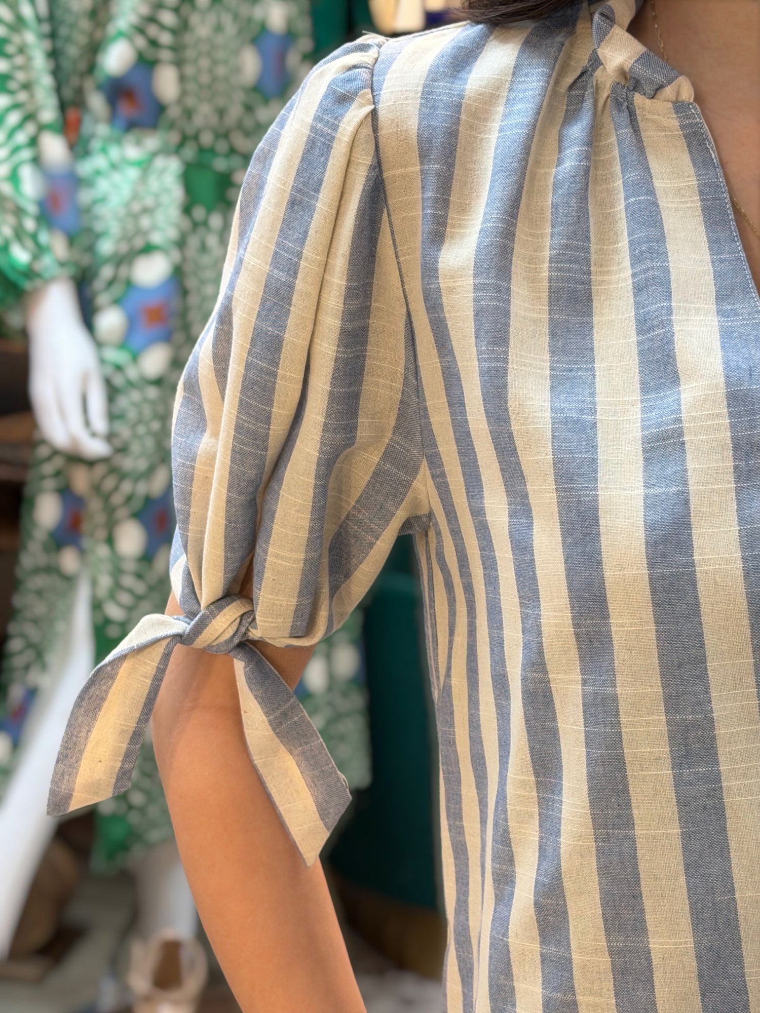 BLUE/CREAM STRIPED VNECK SHORT TIE SLEEVE TOP