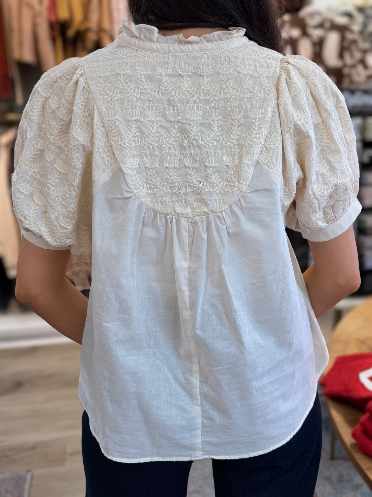 CREAM EMBROIDERY DETAILED VNECK SHORT PUFF SLEEVE TOP