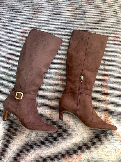 CHOCOLATE FAUX SUEDE KITTEN HEEL DIVA BOOT