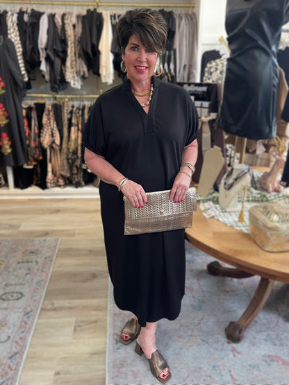 BLACK SOLID SHORT SLEEVE VNECK MIDI DRESS