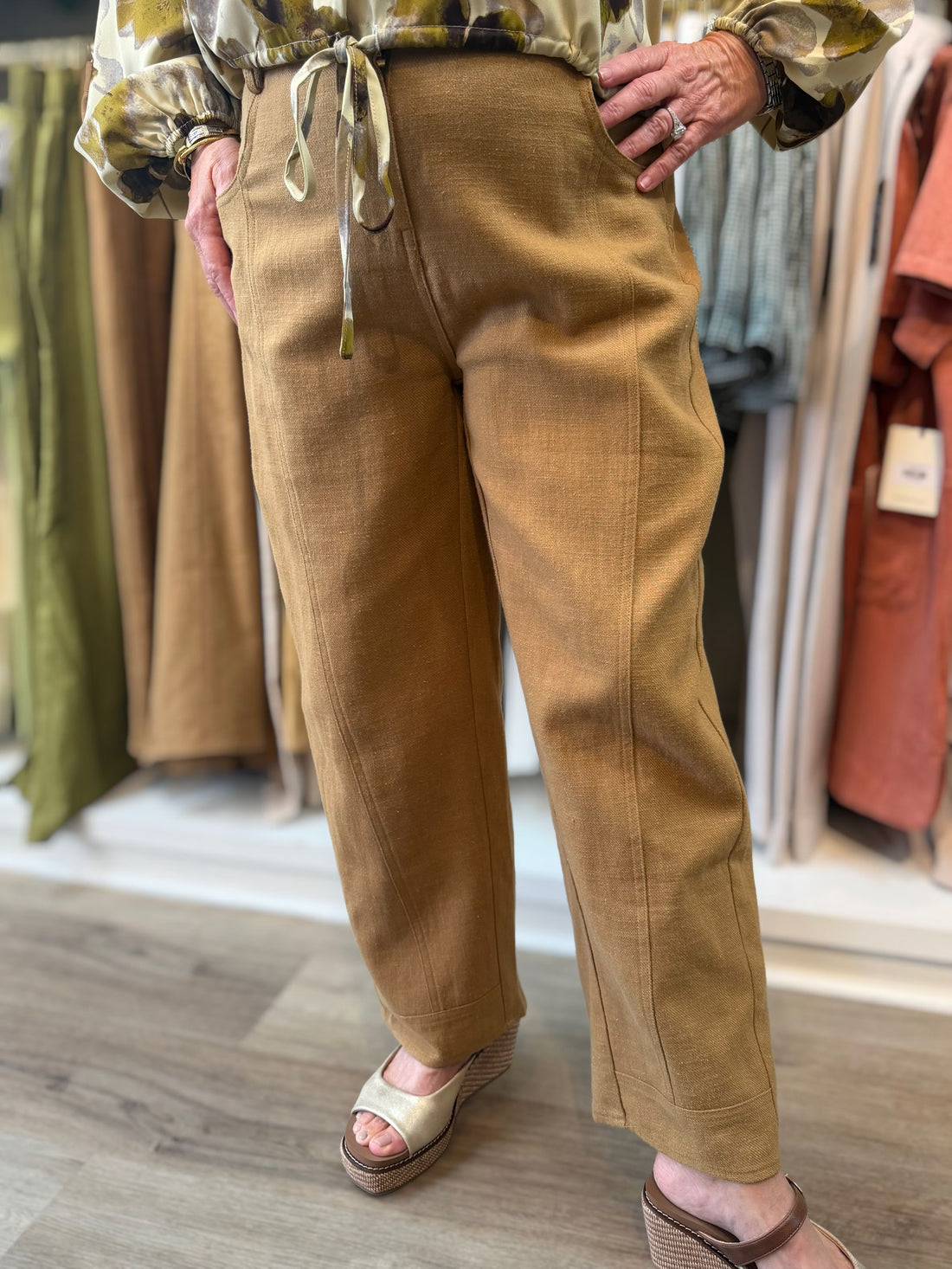 CAMEL STRAIGHT LEG CROPPED TROSUER PANTS