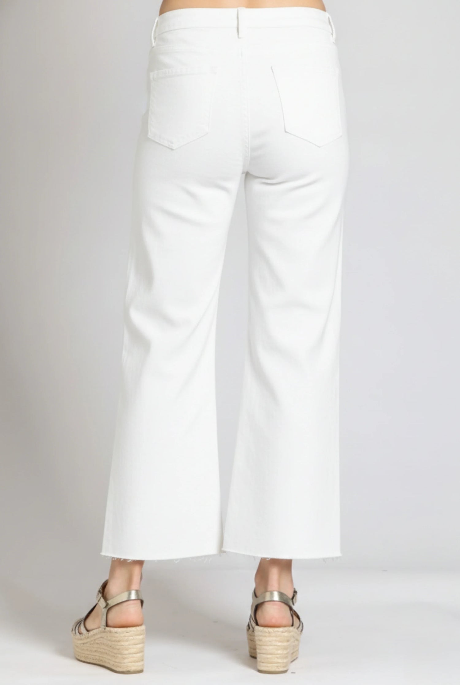 WHITE MID-RISE RAW HEM CROPPED WIDE LEG JEANS