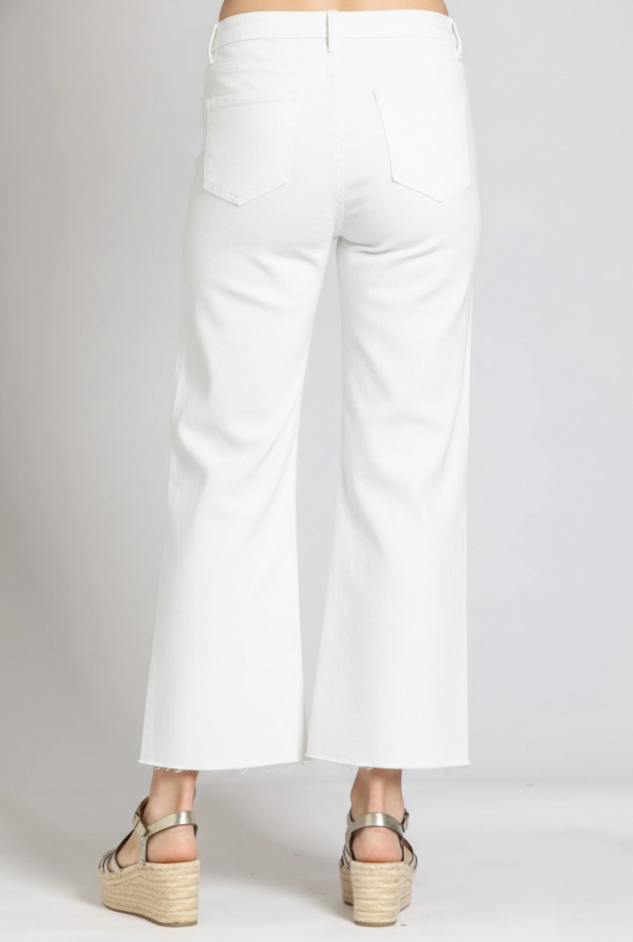 WHITE MID-RISE RAW HEM CROPPED WIDE LEG JEANS