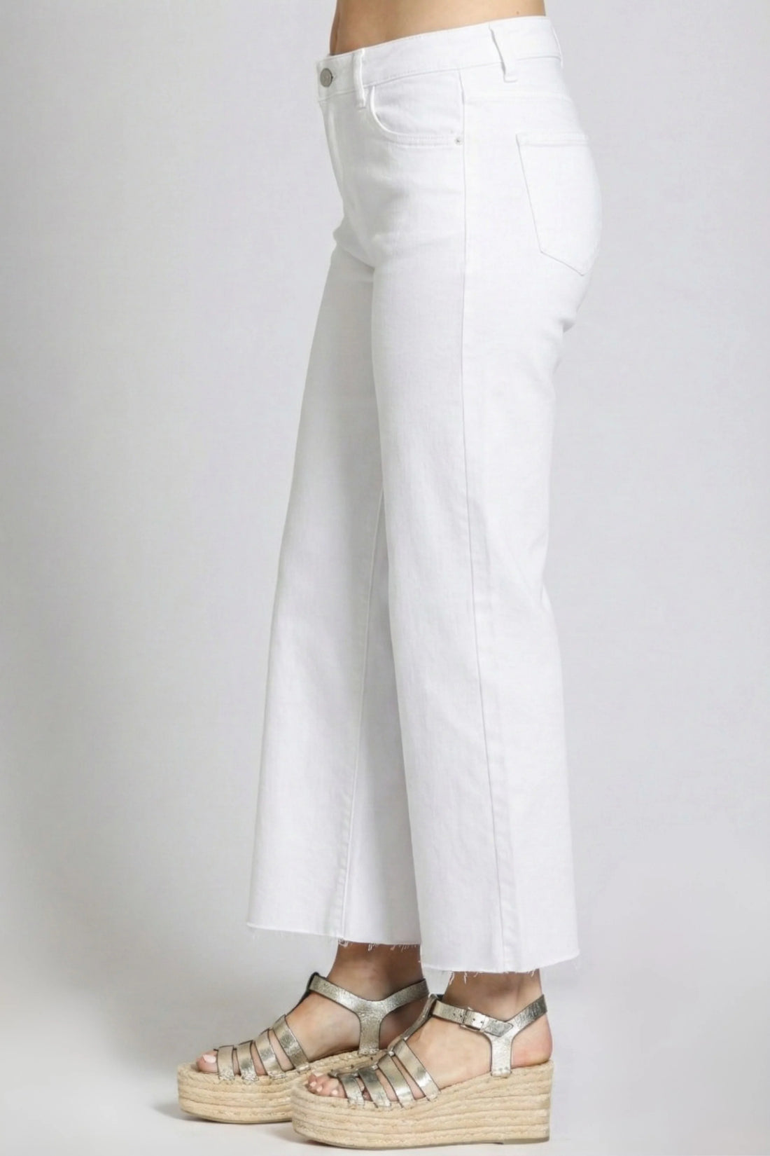 WHITE MID-RISE RAW HEM CROPPED WIDE LEG JEANS