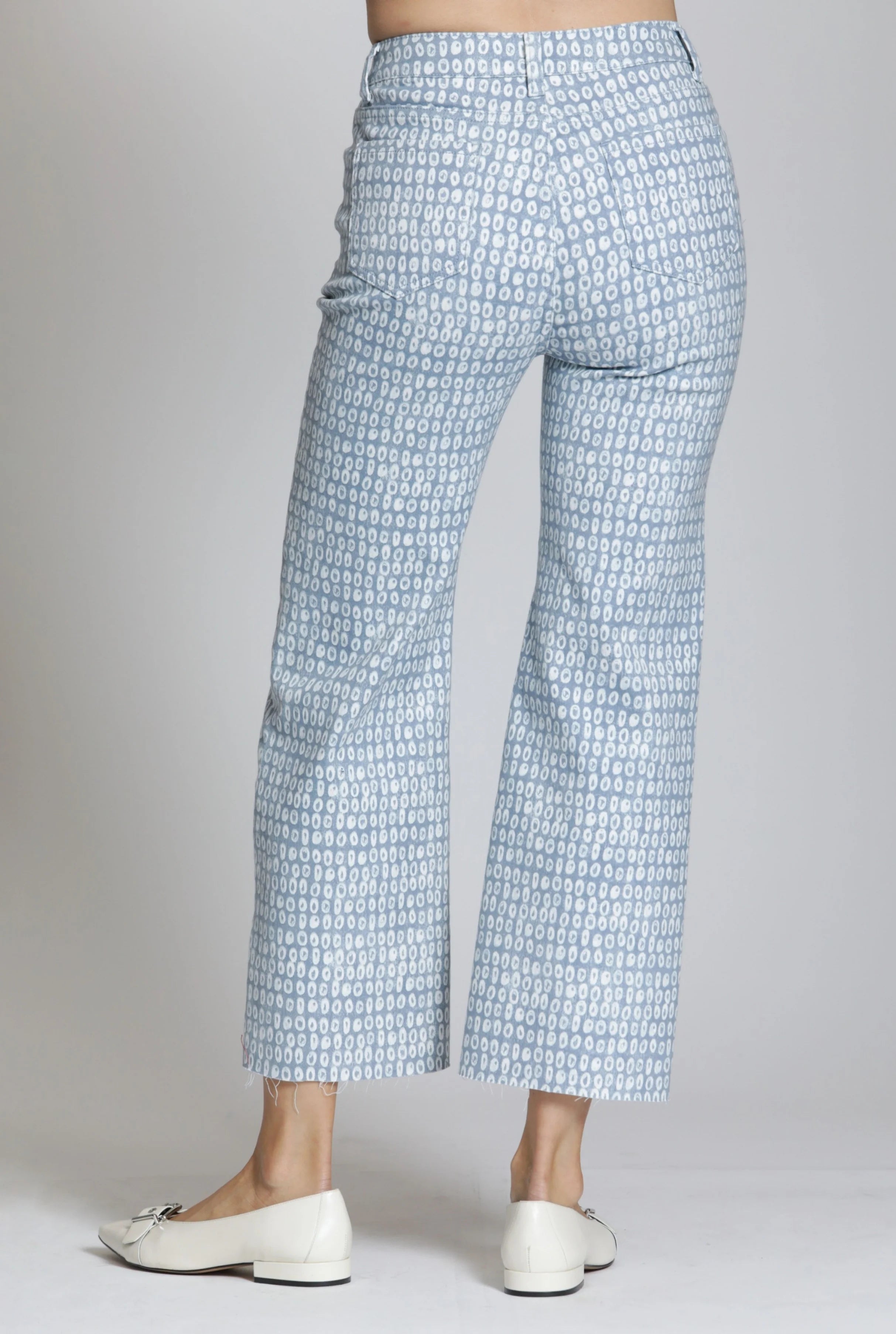 BLUE/WHITE ABSTRACT PRINT MID RISE CROPPED WIDE LEG JEAN