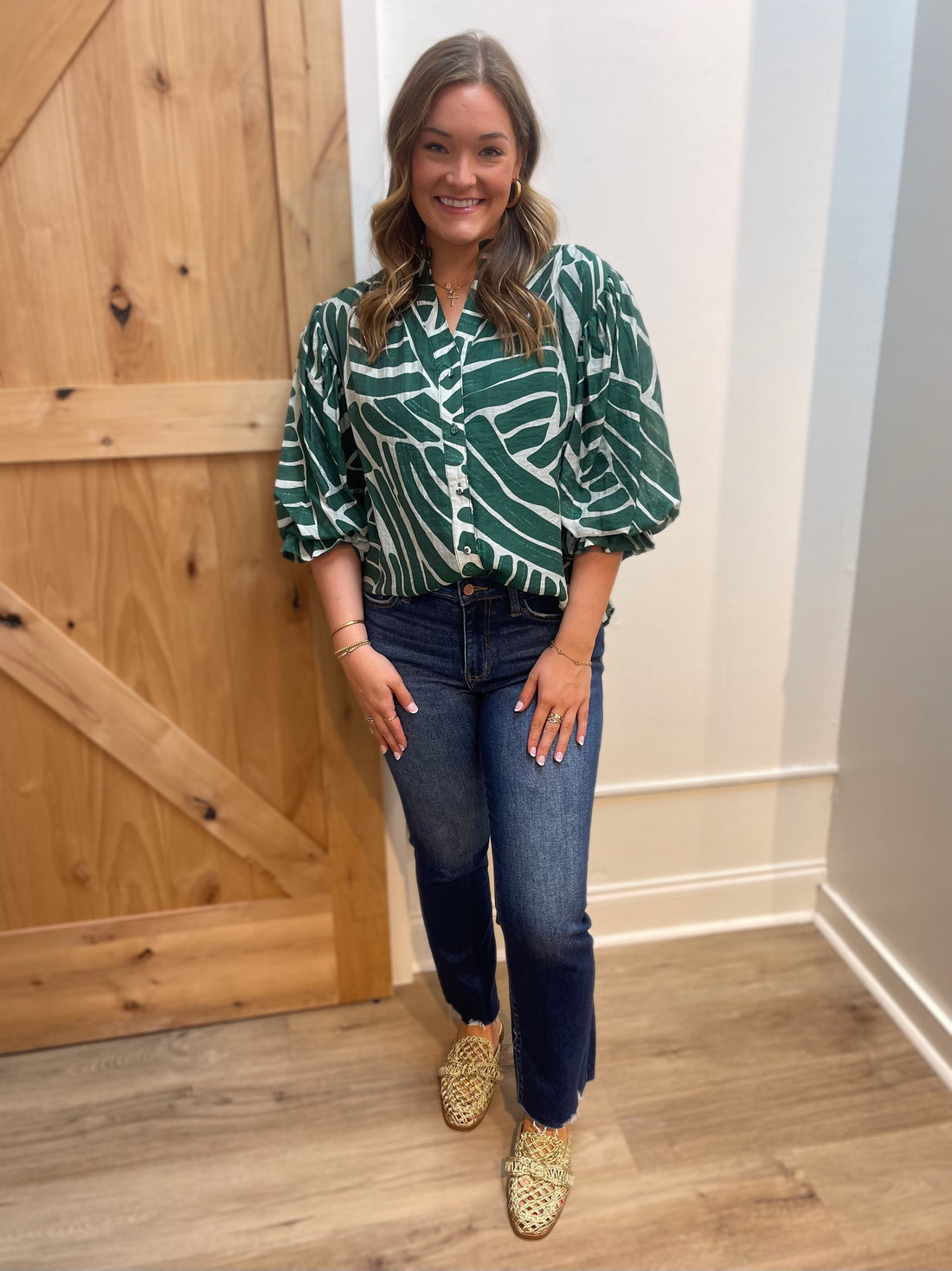 FOREST GREEN ABSTRACT PRINT BUTTON DOWN GATHERED SLEEVE TOP