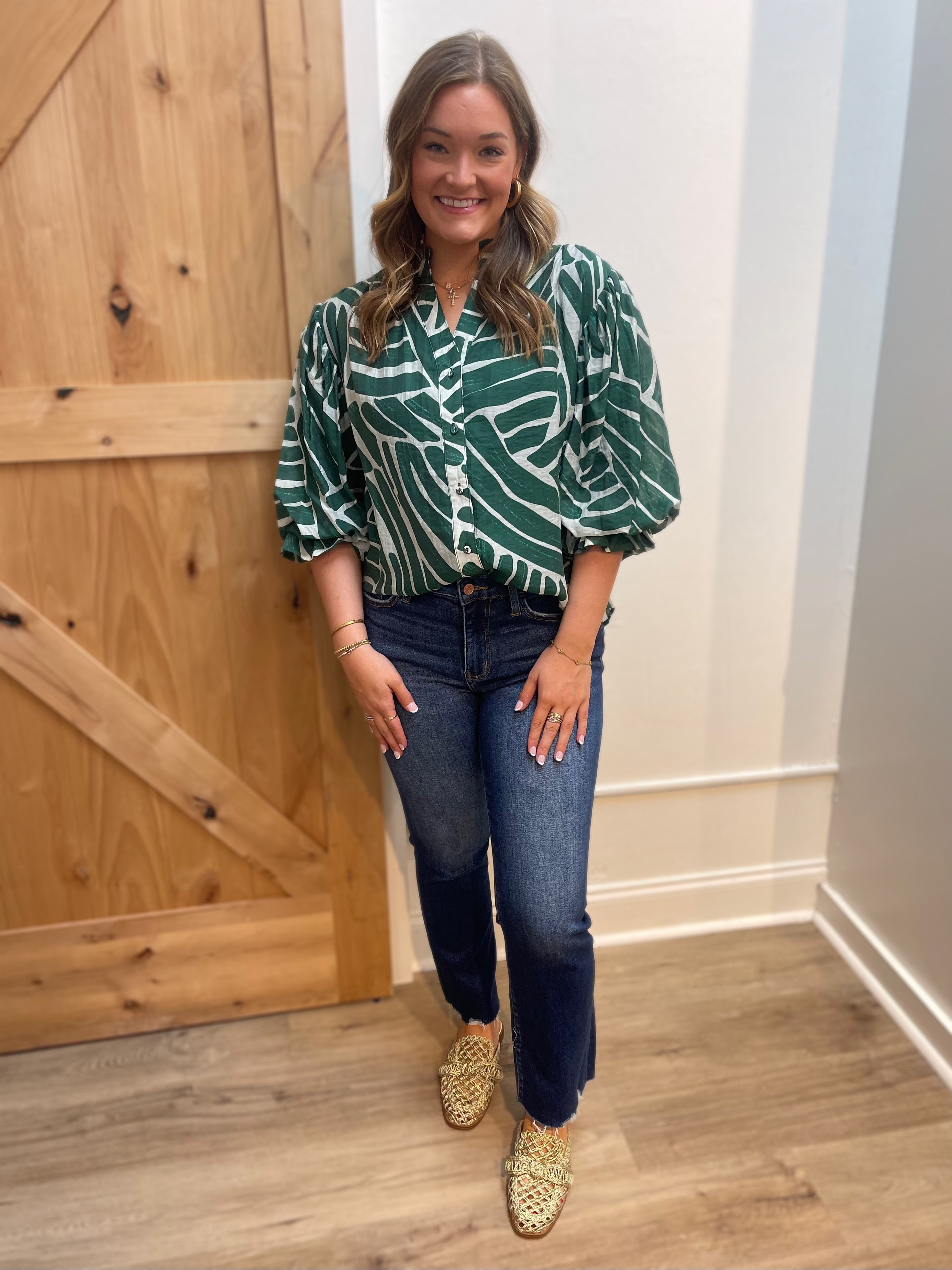 FOREST GREEN ABSTRACT PRINT BUTTON DOWN GATHERED SLEEVE TOP