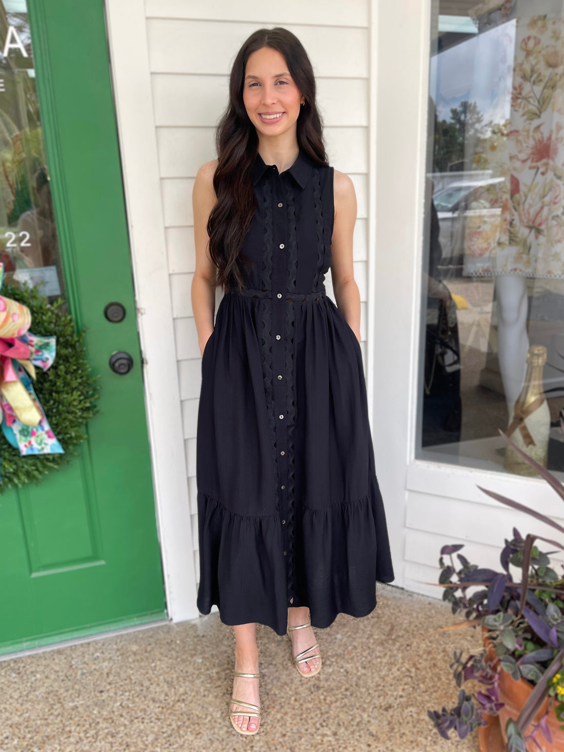 BLACK SLEEVELESS RIC RAC COLLARED BUTTON UP MIDI DRESS