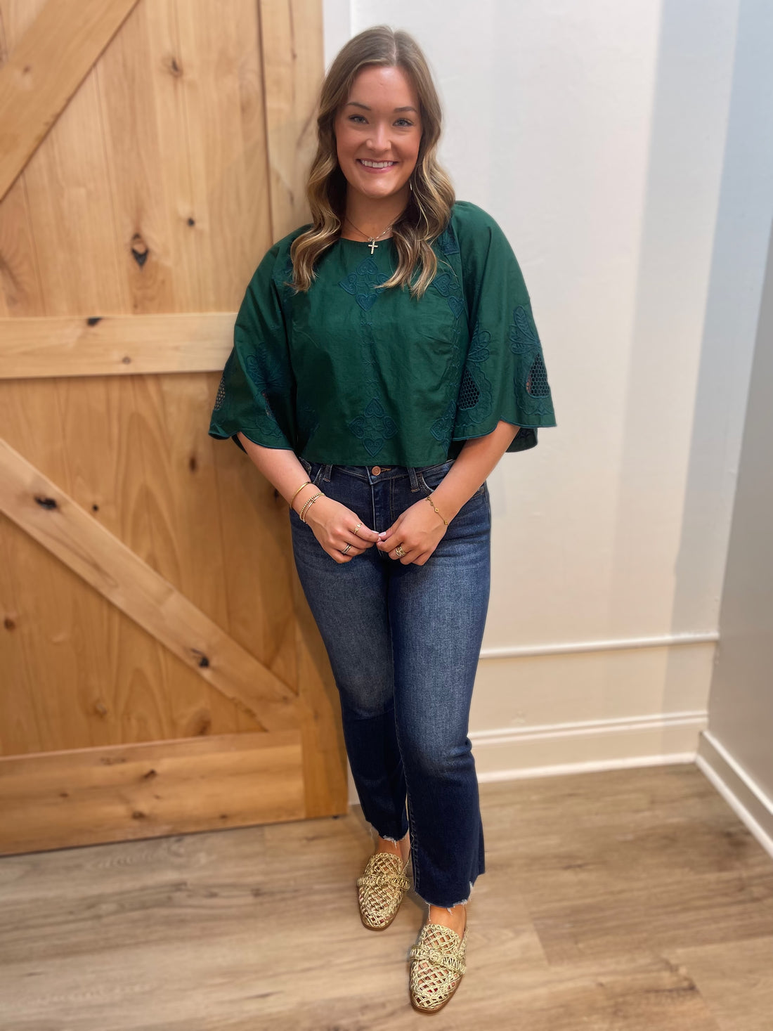 GREEN PINEAPPLE EMBRODIERY ROXANNE TOP