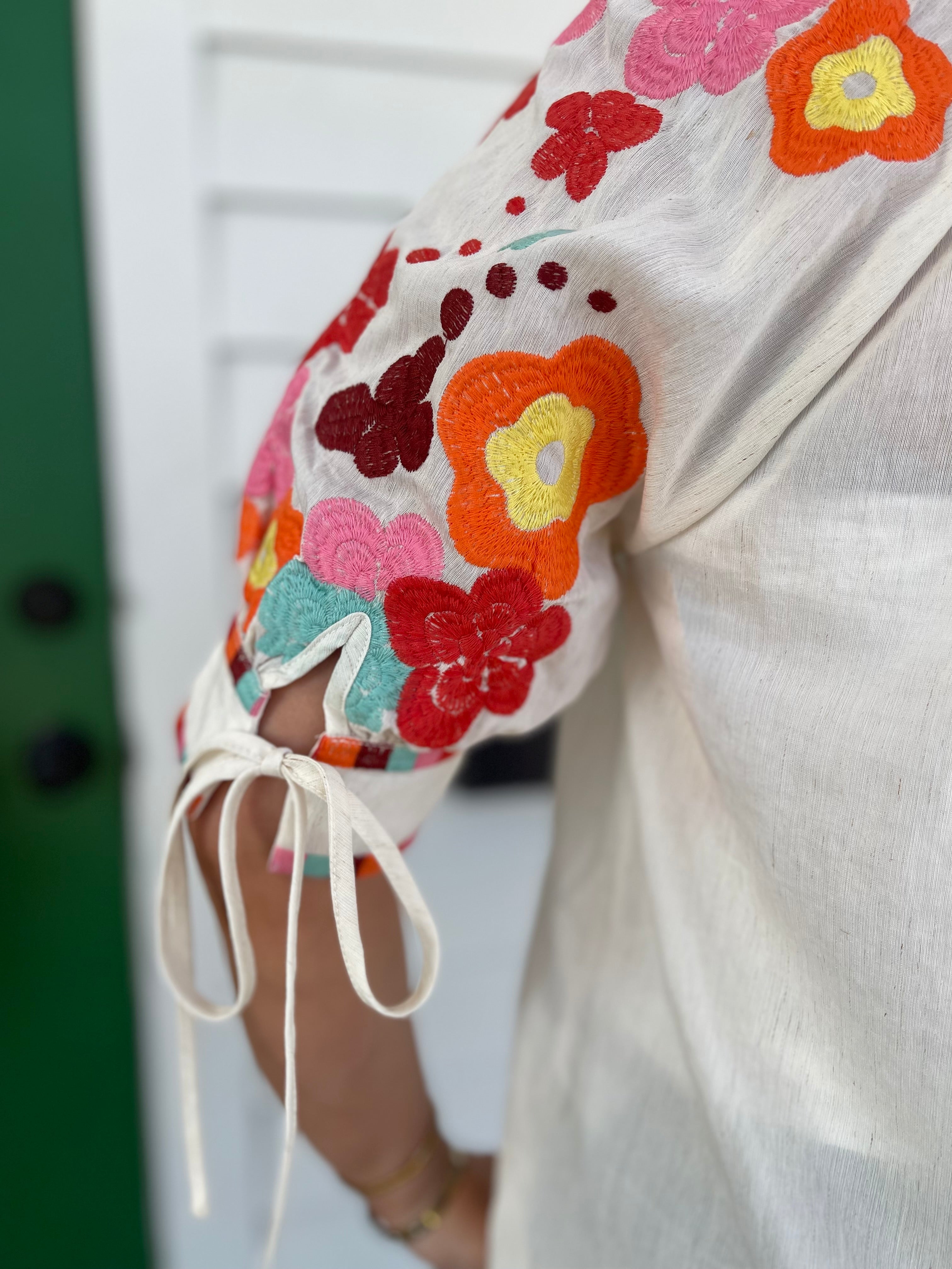 WHITE FLORAL EMBROIDED SHORT SLEEVE TOP