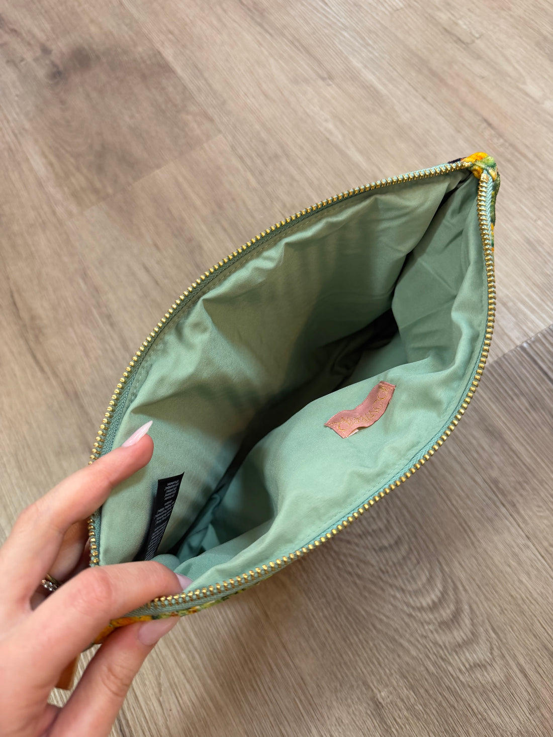 SPRING FLORA QUILTED VELVET POUCH